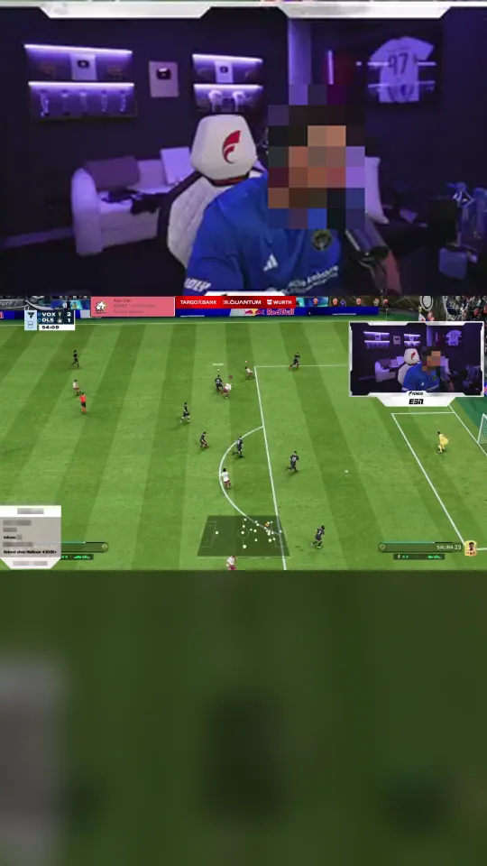 Hasil klip 9:16: kamera streamer di atas dan lapangan utuh di tengah